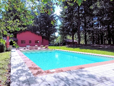 Foto Villa unifamiliare a Marliana Centro di 280 m² con 10 locali