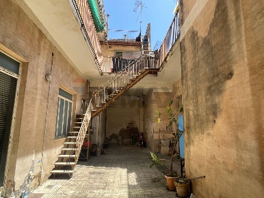 Foto Casa indipendente in Via Carolina 200B, Giarre Centro di 420 m²