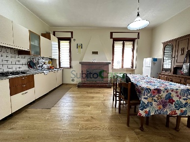 Foto Appartamento in Via Isonzo, Chieti Chieti Scalo di 100 m² con 4 locali