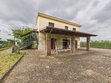 Foto Villa unifamiliare in Strada Provinciale 1 19, Lungavilla di 266 m²