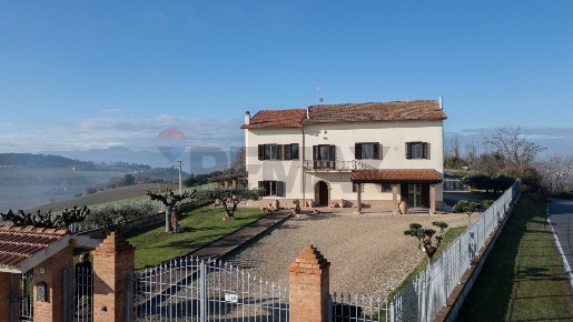 Foto Casa indipendente in via Mazzangrugno 30, Jesi Mazzangrugno di 430 m²