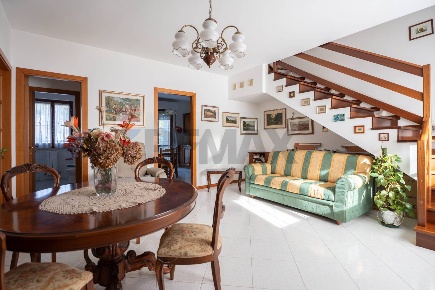 Foto Casa indipendente a Agugliano Centro di 155 m² con 7 locali in vendita