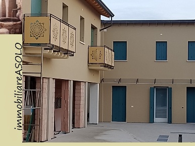 Foto Appartamento a Castelcucco Centro con 10 locali in vendita