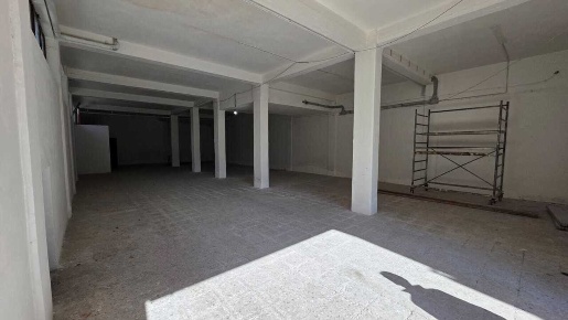 Foto Locale commerciale a Tremestieri Etneo Centro di 237 m² con 1 locali