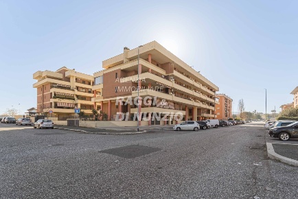 Foto Appartamento in Via Nocera Terinese 46, Roma Rocca Cencia di 109 m²