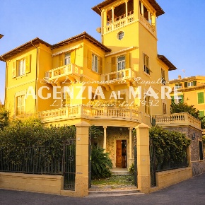 Foto Appartamento a Chiavari Centro di 170 m² con 7 locali in vendita