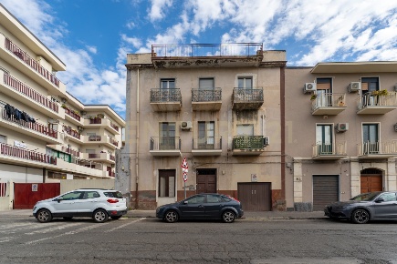 Foto Appartamento in VIA DELLE MEDAGLIE D'ORO 66, Catania di 76 m²