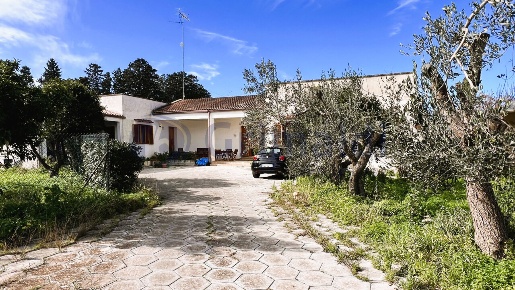 Foto Villa unifamiliare in Via Giovenale 14, Lecce Cicalella di 370 m²