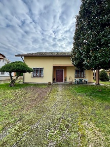 Foto Villa unifamiliare in Via Pietro Nenni, Bosaro Centro di 228 m²