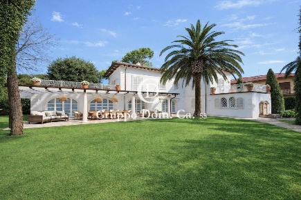 Foto Villa unifamiliare a Forte dei Marmi Roma Imperiale di 500 m²