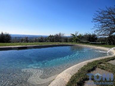 Foto Casale a Capraia e Limite di 400 m² con 10 locali in vendita