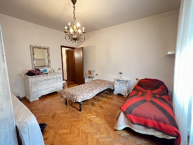 Foto Appartamento a Massa Centro di 90 m² con 4 locali in vendita
