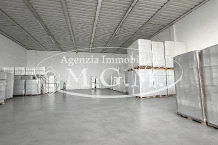 Foto Capannone industriale a Bientina Centro di 500 m² con 3 locali