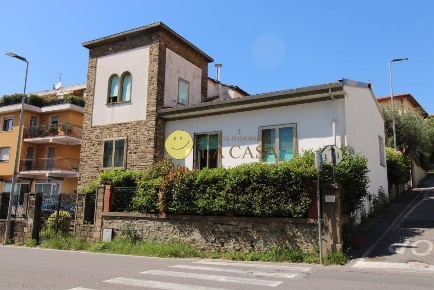 Foto Casa indipendente a Reggello Centro di 120 m² con 5 locali in vendita