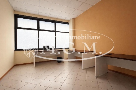Foto Ufficio a Calcinaia Centro di 60 m² con 3 locali in affitto