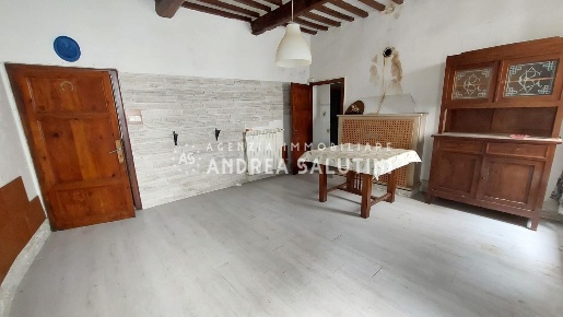 Foto Appartamento a Buti Centro di 80 m² con 4 locali in vendita