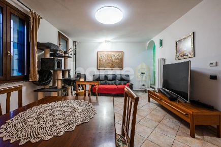 Foto Appartamento a Cadelbosco di Sopra Argine di 97 m² con 5 locali