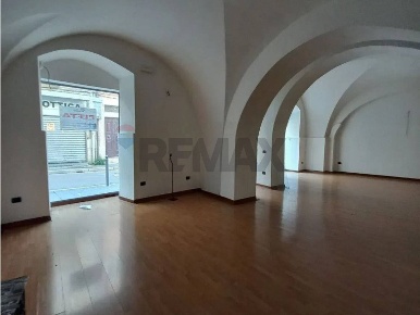 Foto Negozio a Foggia Via della Repubblica - Piazza San Francesco di 150 m²