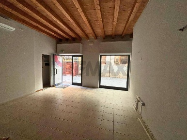 Foto Negozio a Grosseto Centro Storico di 66 m² in affitto
