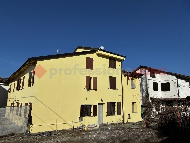 Foto Casa indipendente in Via borgoferro 18, Novi di Modena di 79 m²