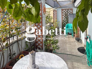 Foto Attico in Via VEROLI 30, Roma Tor de' Schiavi di 101 m² con 3 locali