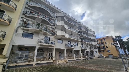 Foto Ufficio in Via Dante 113, Bagheria Centro di 116 m² con 3 locali