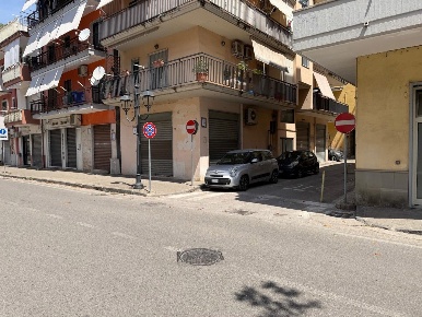 Foto Negozio in Via Monfalcone 0, Battipaglia Centro di 40 m² in vendita