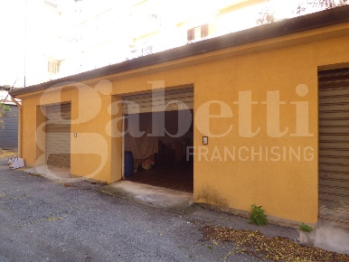 Foto Box in Via delle Pergole 18, Bagheria Centro di 37 m² con 1 locali