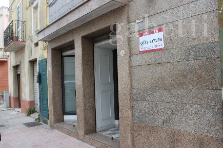 Foto Negozio in Via Cosimo Mariano 150, Copertino di 65 m² in affitto