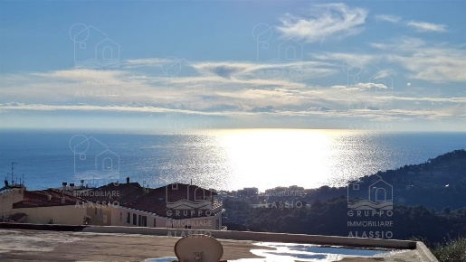 Foto Appartamento in Via Vincenzo Pelle, Alassio Moglio di 72 m² in vendita