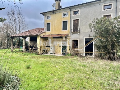 Foto Villa unifamiliare in Via Palladio, Brendola di 802 m² con 9 locali