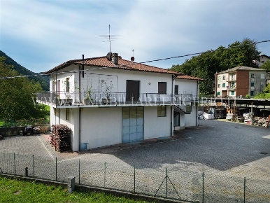 Foto Casa indipendente in Via per il Colle, Carenno di 424 m² con 5 locali
