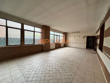 Foto Negozio in VIA PATRIOTI ROMANESI, Romano di Lombardia Centro di 190 m²