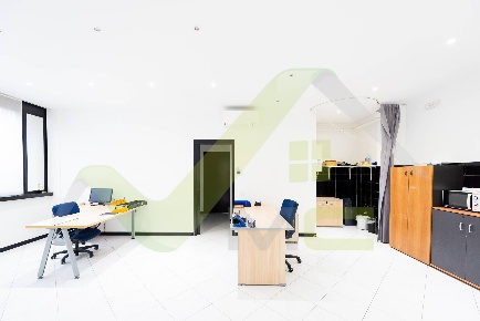 Foto Ufficio in Via Colombo 6/8, Melzo di 88 m² con 1 locali in affitto