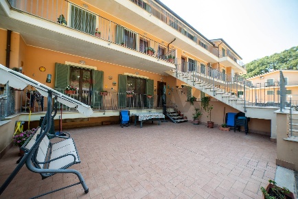 Foto Appartamento in Via Casilina 433A, Valmontone di 90 m² con 3 locali