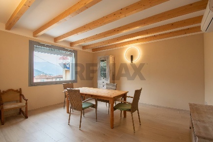 Foto Appartamento in Via Conche 77, Sale Marasino Centro di 179 m²