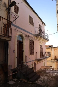 Foto Casa indipendente in C.so Umberto 88, Monterosso Almo di 140 m²