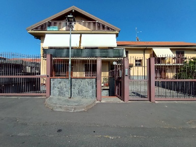 Foto Locale commerciale in via Garro 35, Tremestieri Etneo Centro di 158 m²