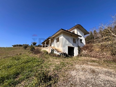 Foto Casa indipendente in c/da Celone, Fragneto Monforte di 200 m²