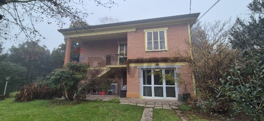 Foto Villa unifamiliare in Via Santa Margherita 22, Ferrara di 249 m²