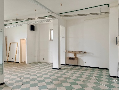 Foto Locale commerciale in via dei Platani, Montemarciano di 150 m²