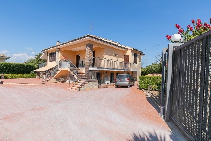 Foto Villa unifamiliare in VIA DELL'ACQUEDOTTO 18, Siracusa di 388 m²