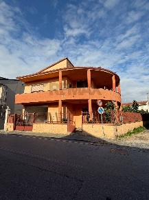 Foto Villa unifamiliare in Croce 20, Francolise di 268 m² con 4 locali