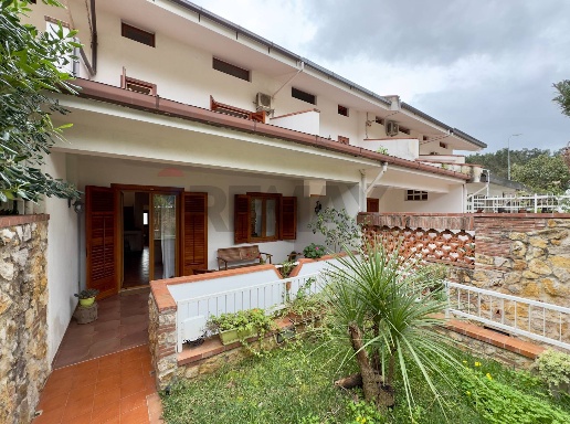 casa indipendente in vendita a Palermo in zona Mondello