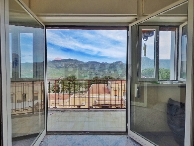 Foto Appartamento a San Giuseppe Jato Centro di 300 m² con 13 locali