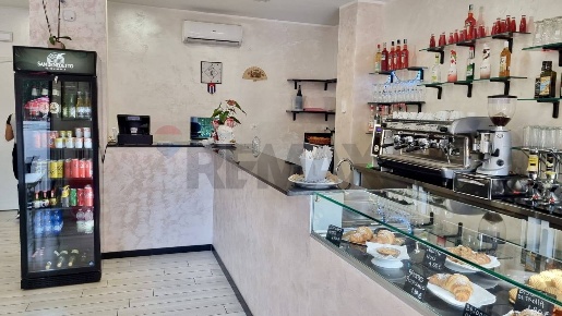 Foto Bar a Pavia Policlinico di 85 m² con 2 locali in vendita