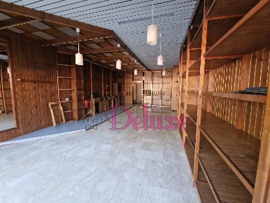 Foto Locale commerciale in viale martiri della libertà, Macerata Centro