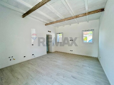 Foto Appartamento in Via Visconti 9, Vanzaghello di 110 m² con 3 locali