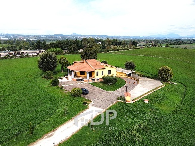 Foto Appartamento in SP35d 192, Palombara Sabina di 118 m² con 4 locali