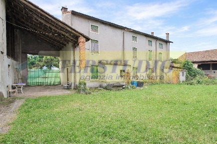 Foto Rustico in Via Mandamentale snc, Calolziocorte Centro di 250 m²